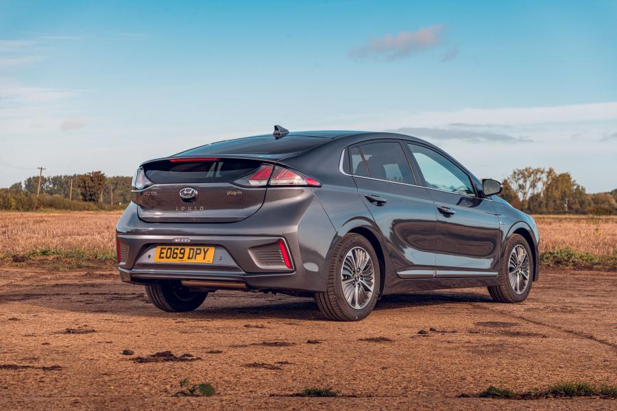  Hyundai IONIQ Plug-in Hybrid (AE) 2019 года  (UK) (фото 15 из 40)